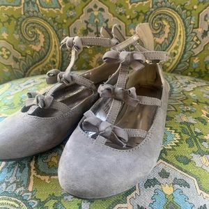 Girls grey dressy shoes